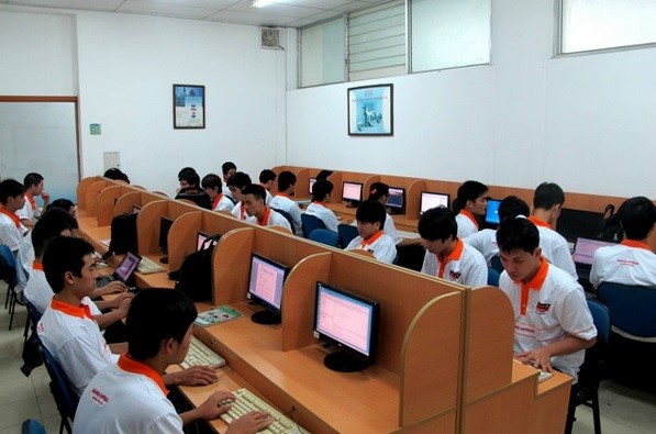Giờ thực hành lập trình của sinh viên Aptech