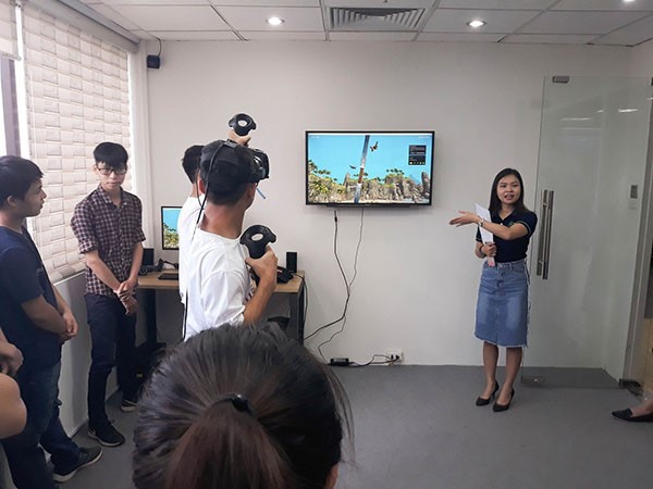 SV Aptech trải nghiệm tham quan Cowell Châu Á & trải nghiệm trò chơi do chính Cowell lập trình